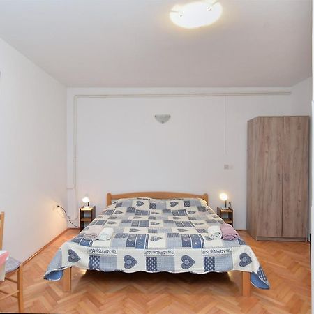 Rooms Veli Vrh 2208 Pula Exterior photo