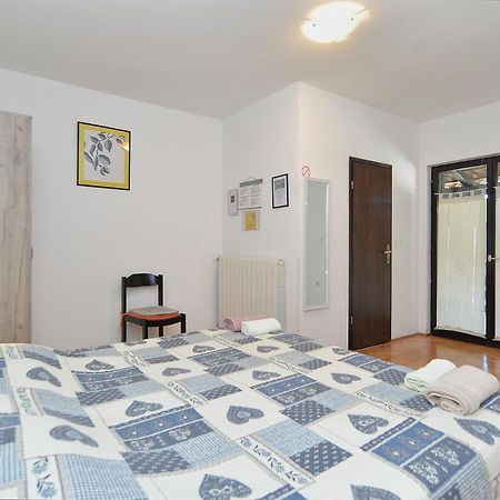 Rooms Veli Vrh 2208 Pula Exterior photo