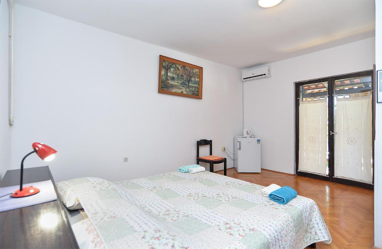 Rooms Veli Vrh 2208 Pula Exterior photo