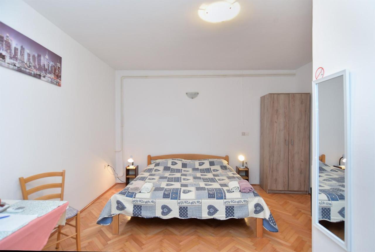 Rooms Veli Vrh 2208 Pula Exterior photo