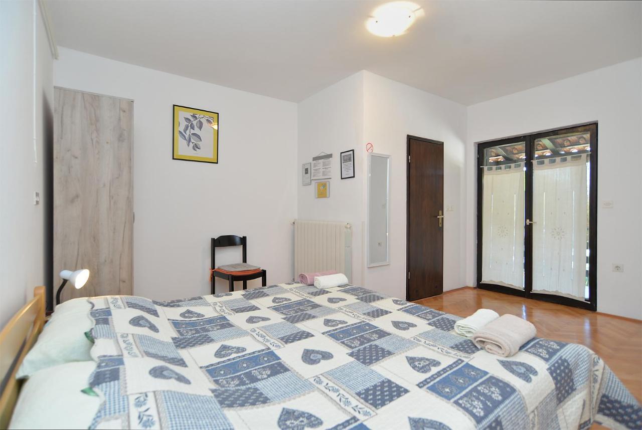 Rooms Veli Vrh 2208 Pula Exterior photo