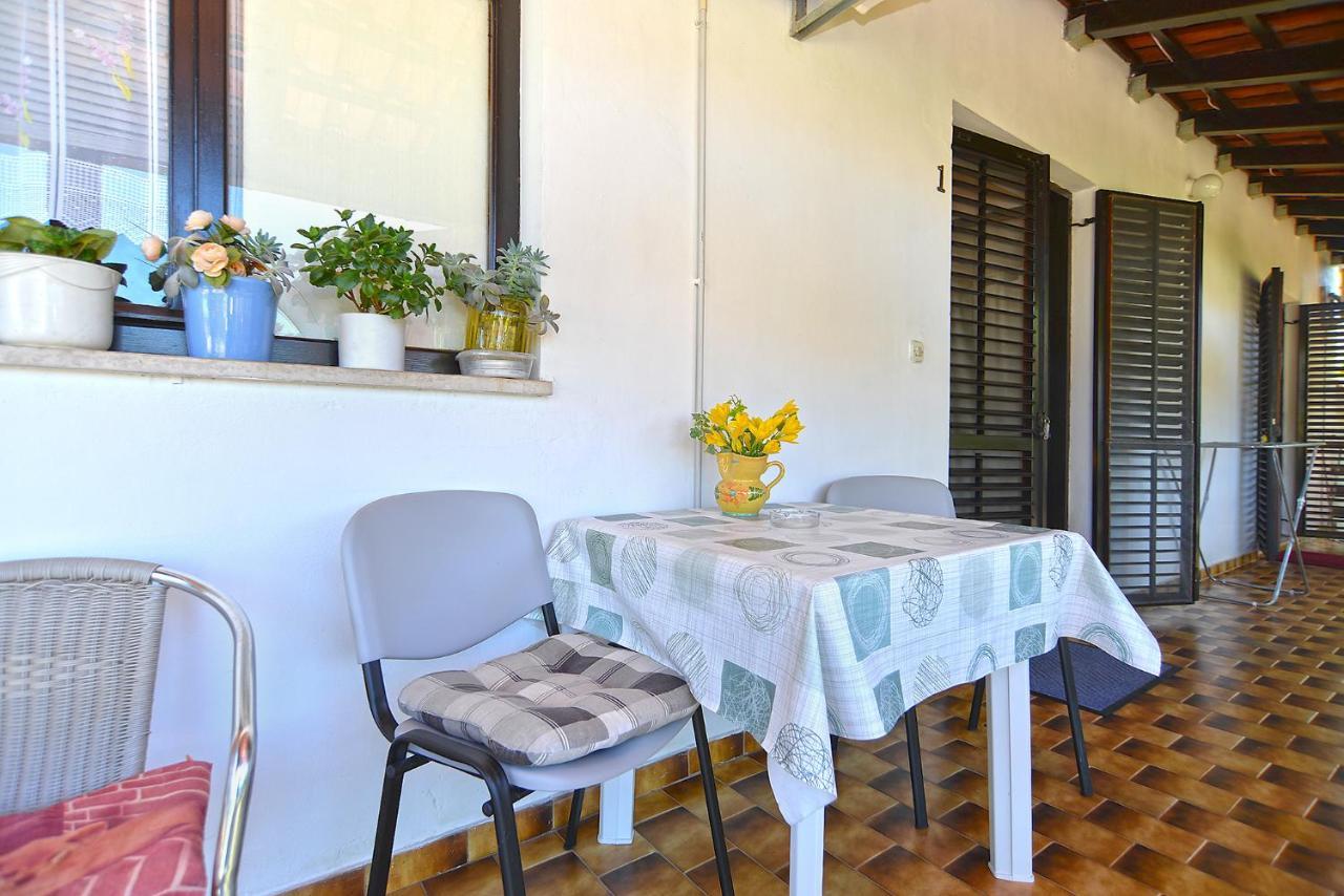 Rooms Veli Vrh 2208 Pula Exterior photo
